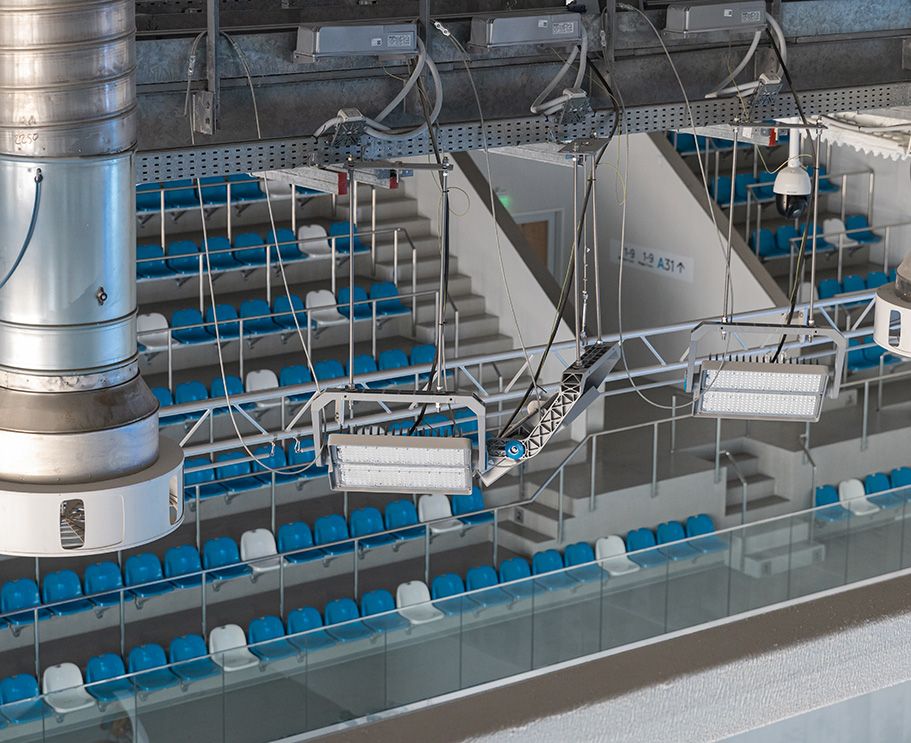 крепление спортивного освещения