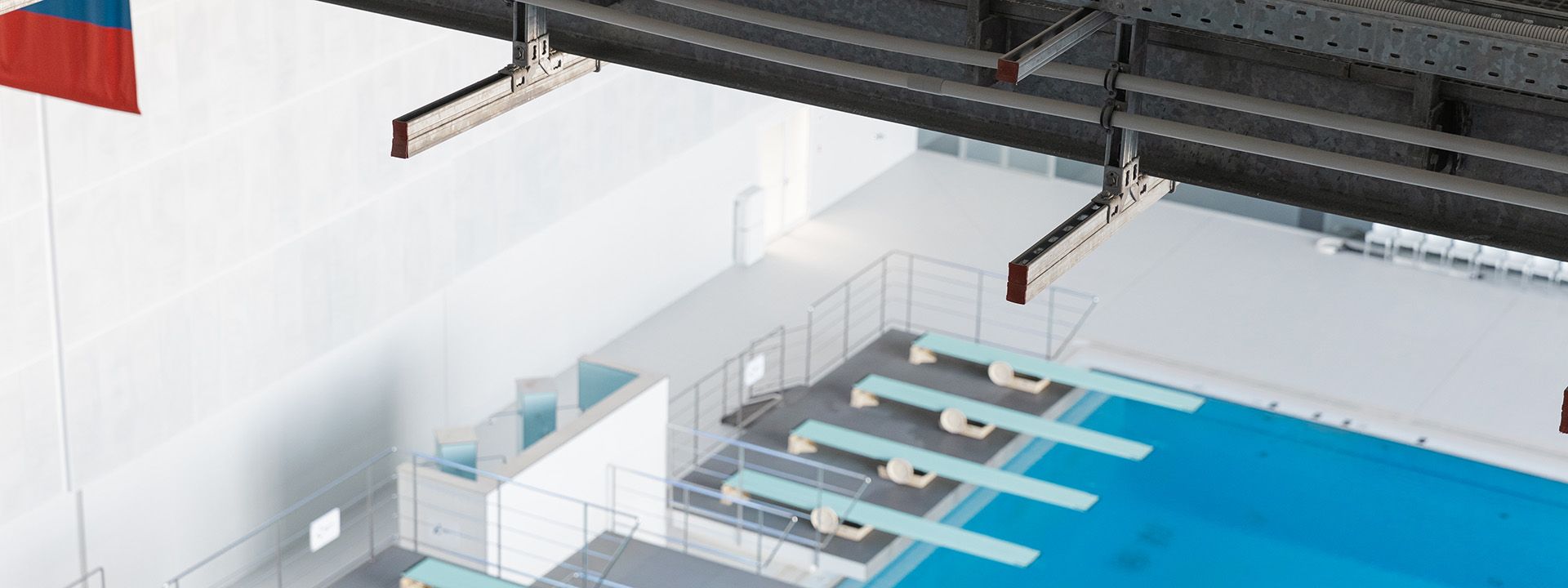 крепление спортивного освещения