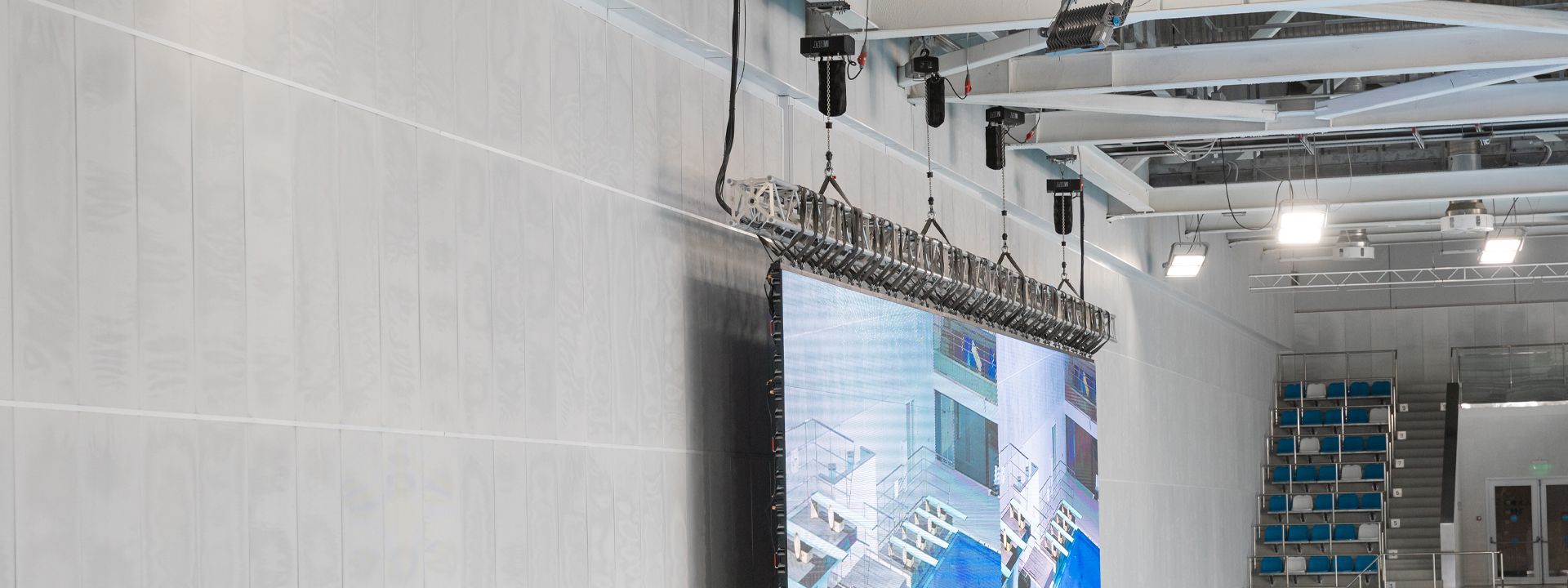 крепление медиаэкрана