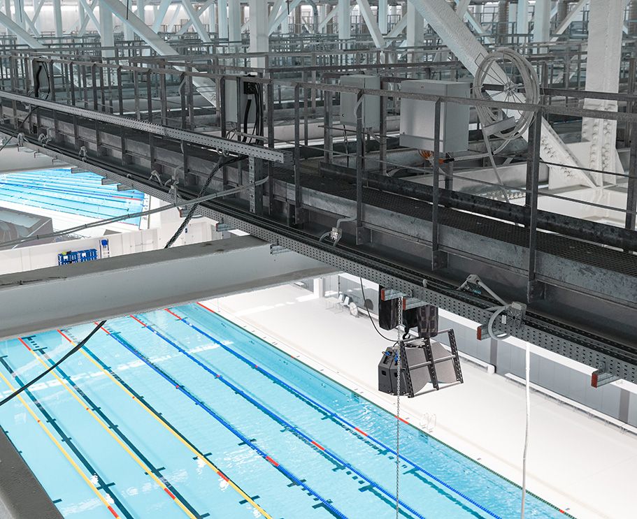 крепление спортивного освещения